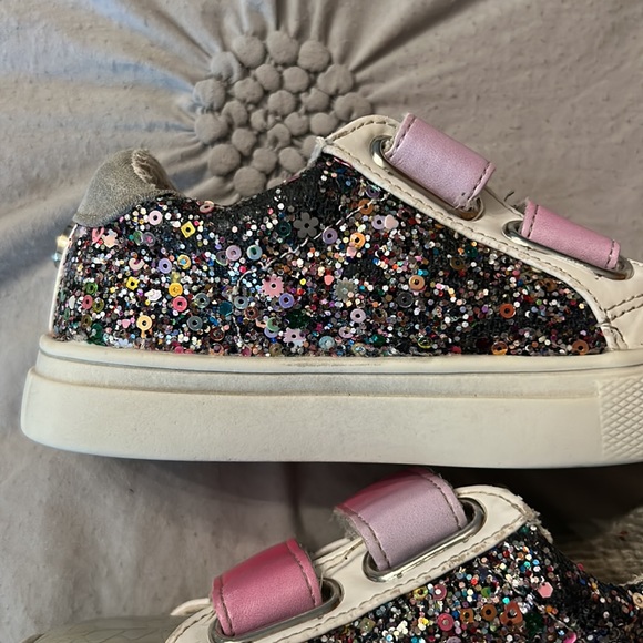 Size 8 Steve Madden shoes - Picture 4 of 9